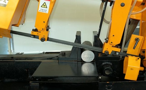 游仙数控带锯床自动送料精度会出现偏差吗？