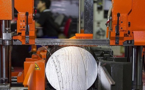 游仙立式金属带锯床切削出现跑带故障解决方法！